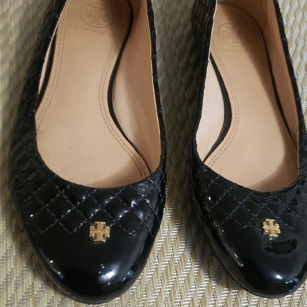 Tory Burch Black Quilted Patent Leather Ballet Flats - Picture 5 of 7